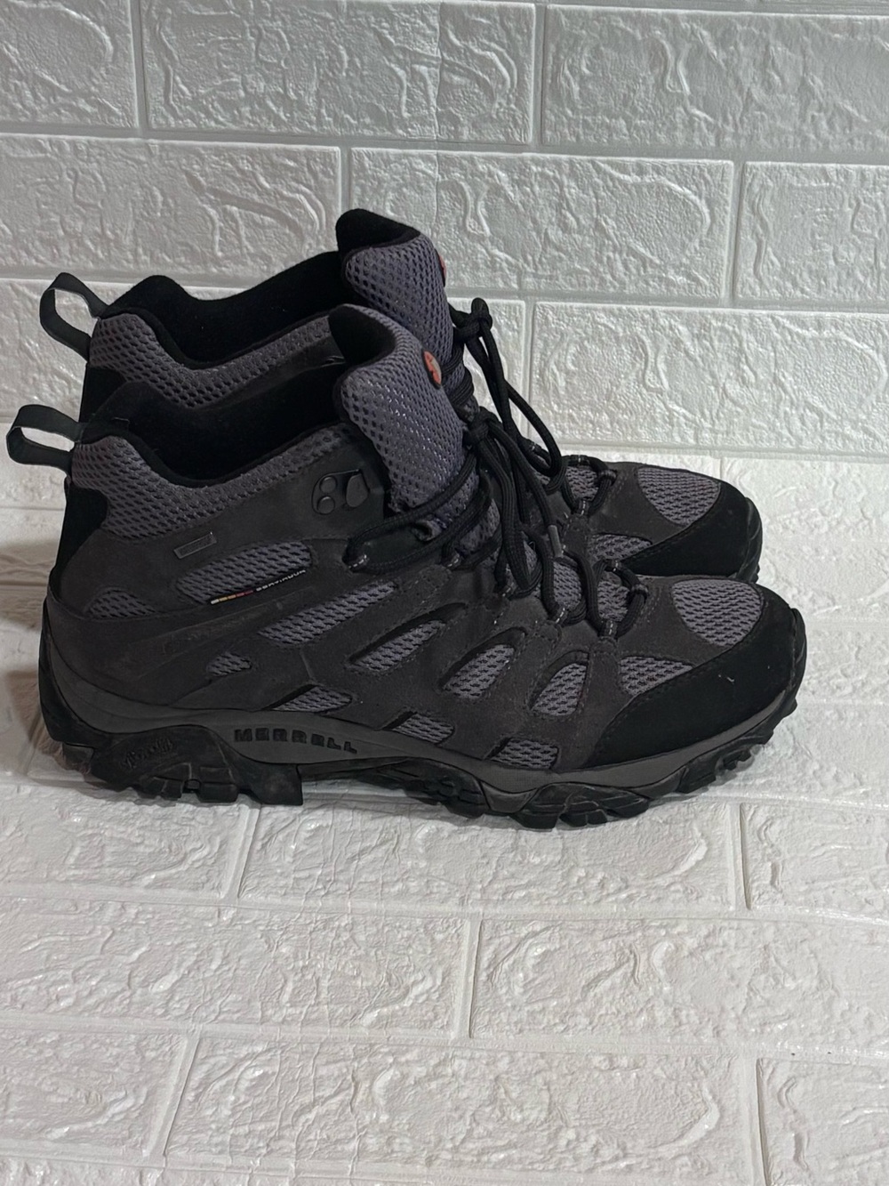 Merrell Men’s Grey/Black Hiking Boots Size 12